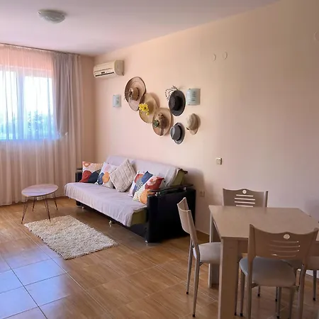 Apartment Comfortable Family For 4-6 People In A Beautiful Complex 